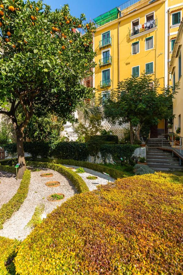 Starhost - Minerva Suite Salerno Bagian luar foto