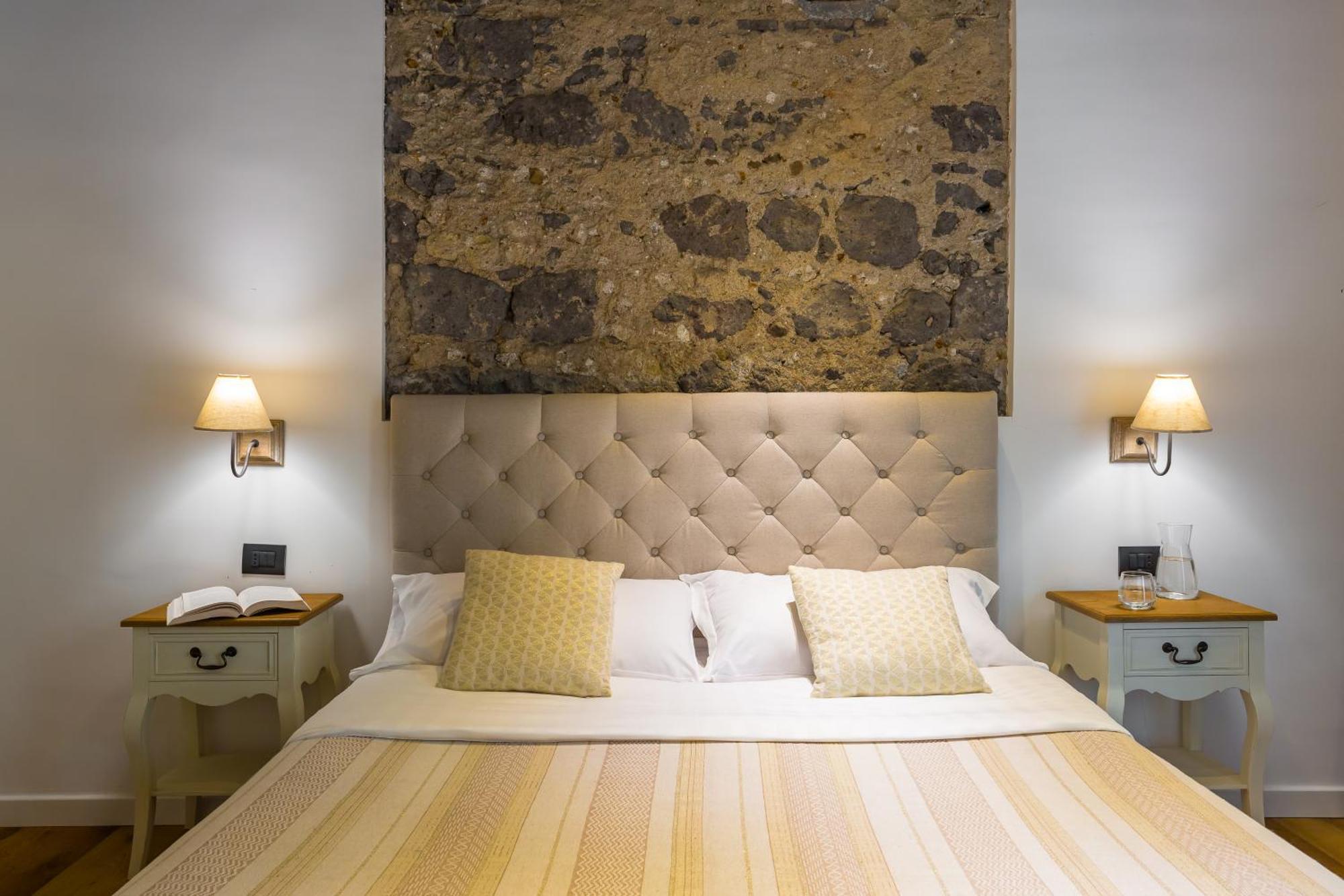 Starhost - Minerva Suite Salerno Bagian luar foto