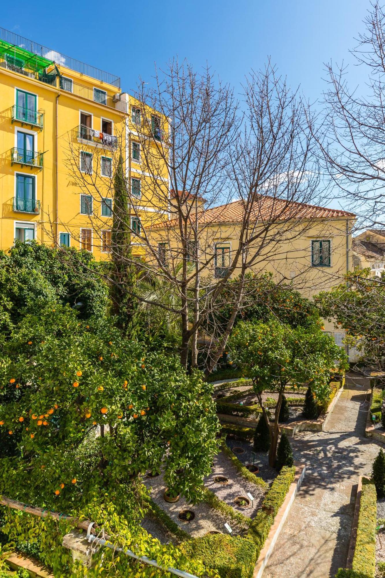 Starhost - Minerva Suite Salerno Bagian luar foto