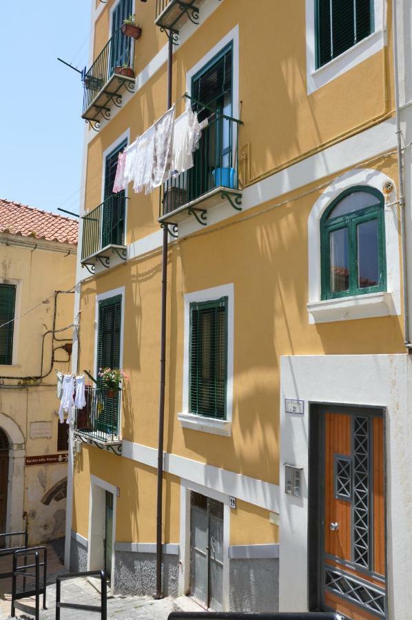 Starhost - Minerva Suite Salerno Bagian luar foto